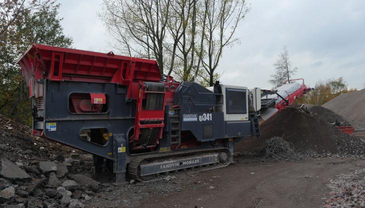 SJ Walchester's new QJ341 tracked jaw crusher Sandvik QJ341 jaw crusher