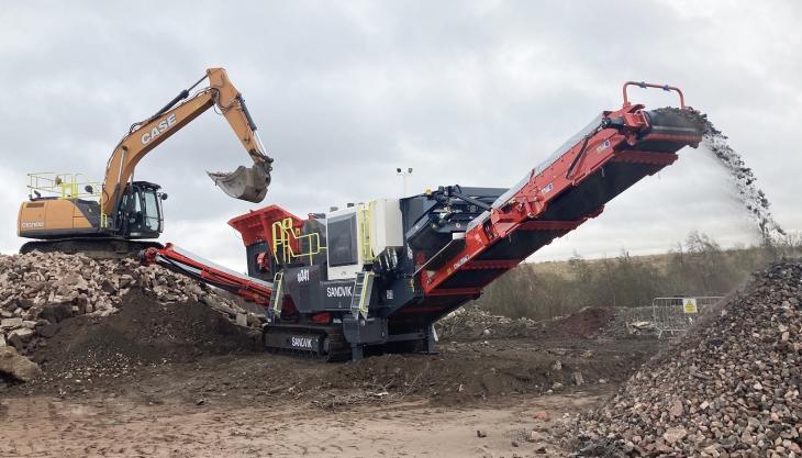 Brewster Bros’ new Sandvik QJ341 tracked jaw crusher in operation