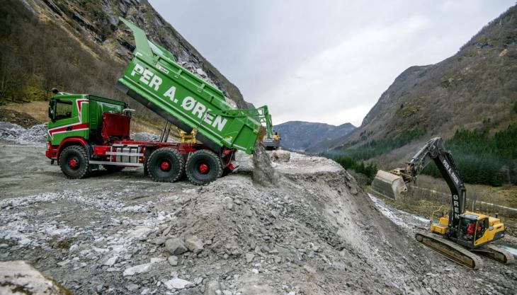 Per A Øren have supplemented their fleet with powerful Scania 6x6 G500s with Allison fully automatic transmissions Scania 6x6 G500