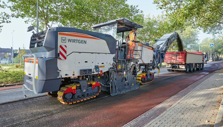 Wirtgen W 220 Fi asphalt milling machine