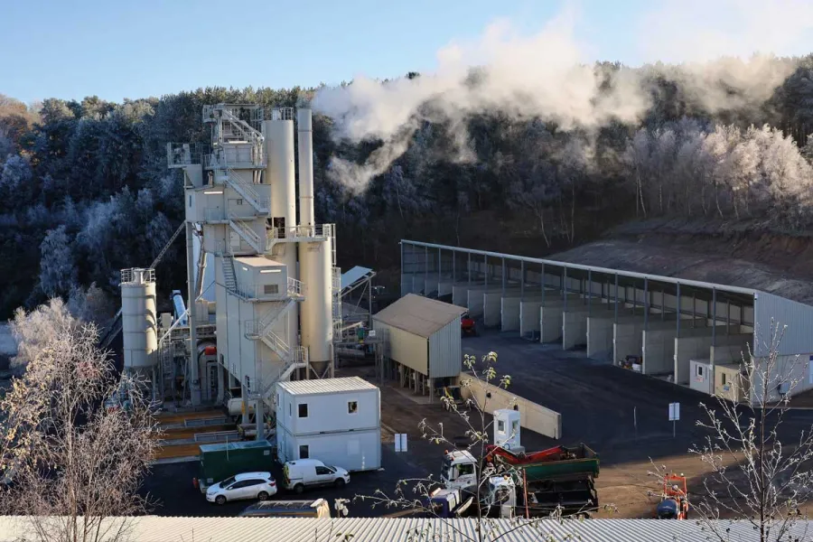 Breedon’s new Ammann ABA 260 UniBatch asphalt mixing plant in Mansfield