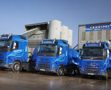 London-based Quattro’s three new Volvo FH 540 6x2 tractor units