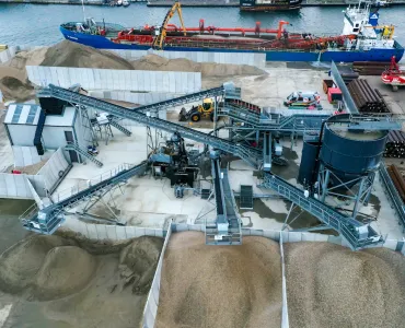 The upgrade at Aggregates Industries’ Shoreham facility involved the installation of a new Terex Washing Systems wash plant to optimize the processing of sea-dredged sand and gravel