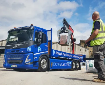 Joseph Parr (Alco) have taken delivery of a Volvo FM Electric 6x2 rigid, believed to be the first zero-tailpipe heavy-duty truck working for a builders’ merchants in the UK