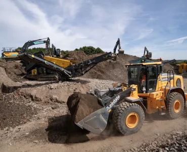 Leedale’s new HD Hyundai HL960A wheel loader in operation at the company’s head office site in Alfreton