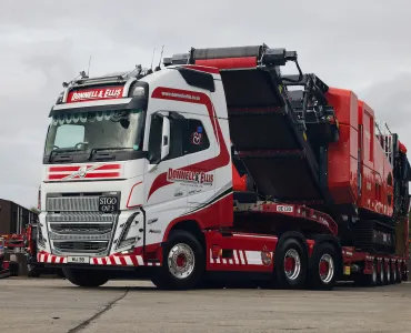 Donnell & Ellis Heavy Haulage have added a pair of new Volvo FH16 650 6x4 tractor units to their fleet 
