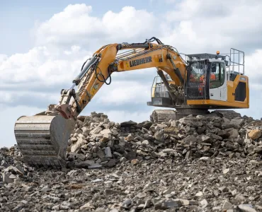 Gwrhyd Specialist Stone’s new Liebherr R 930 G8 crawler excavator