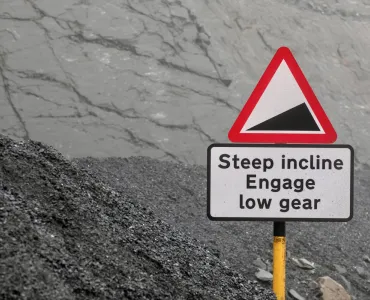 Steep incline sign