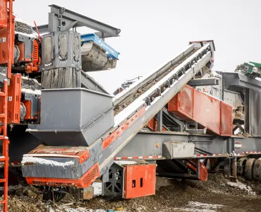 The patented recirculation conveyor on the portable Sentry HSI plant from Superior