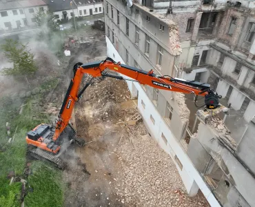 Develon DX380DM-7 demolishing the historic former Tesla industrial complex in Lanškroun in the Czech Republic 