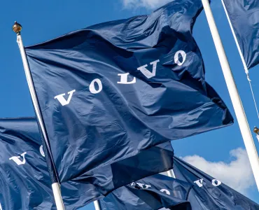 Volvo CE have refocused their presence in China with the divestment of their shares in SDLG and announced a major investment in their European retail business with the acquisition of Swecon 