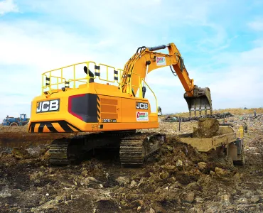 New JCB 370X crawler excavator for Crapper & Sons Landfill 