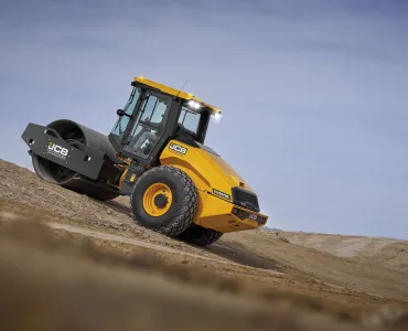 The new 12-tonne JCB VM118D single-drum soil compactor