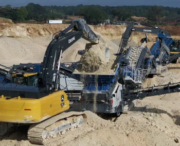 Screening in action – the Mobiscreen MSS 802i Evo and Mobiscreen MS 15 Z track-mounted plants