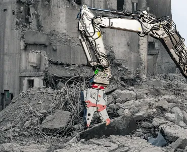 Steelwrist’s SQ automatic couplers are transforming demolition with enhanced safety, efficiency, and productivity.
