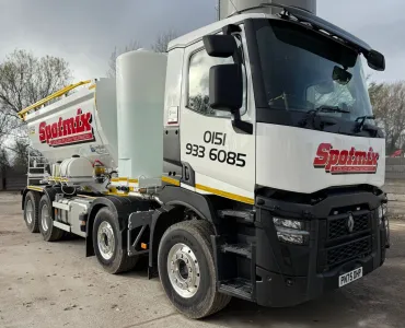 Spotmix’s new custom-built volumetric screed unit manufactured by Bay-Lynx