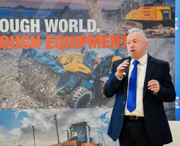 Howard Dale, president of LiuGong Europe, speaking at the Guangxi Golden Silkball Friendship Award ceremony 