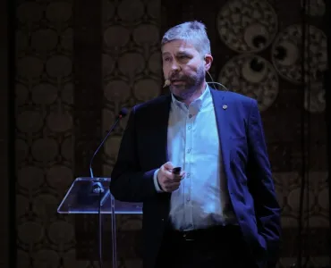 Kevin Lunney, Mannok’s director of operations, presenting at the CUSCIT’25 Cement Olympics in the Gloria Golf Resort, Antalya, Turkey