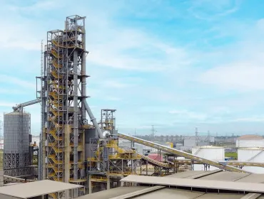 The world’s largest industrial-scale calcined clay plant has commenced production in Tema, Ghana 