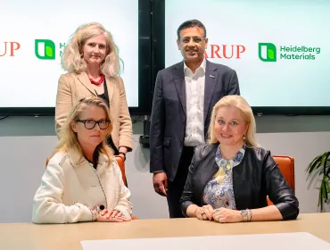 Signing of the Memorandum of Understanding between Heidelberg Materials and Arup. Seated (L-R): Dame Jo da Silva, chief sustainable development officer, Arup; and Dr Katharina Beumelburg, chief sustainability and new technologies officer, Heidelberg Materials. Standing (L-R): Jemima Bruin-Bland, carbon capture and utilization lead - UKIMEA, Arup; and Mubarik Chowdhry, vice-president of global key account and product management for evoZero, Heidelberg Materials