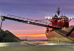 The 55,000-tonne ‘Yeoman Bridge’ self-discharging bulk carrier unloading material from Glensanda at Great Yarmouth