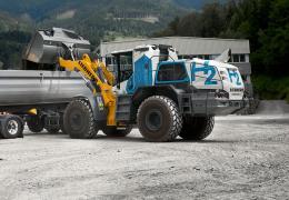 The L 566 H from Liebherr is the world’s first prototype large wheel loader with a hydrogen engine
