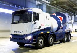 Singapore’s first electric-powered concrete truckmixer painted in Pan-United’s signature red and blue. Photo: Pan-United 