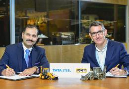 L-R: Anil Jhanji, chief commercial officer of Tata Steel UK, signing the MoU with Wayne Asprey, group purchasing director at JCB