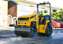 North Herts Surfacing’s new JCB CT430-140 compaction roller