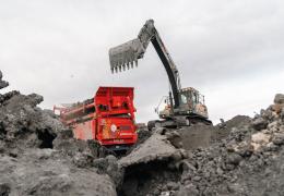 Finlay 595 screen and Hyundai HX300AL excavator