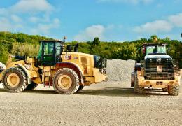 The integrated Cat mid-size wheel loader technologies help operators of all skill levels work more efficiently and productively