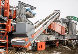 The patented recirculation conveyor on the portable Sentry HSI plant from Superior