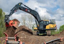True Group’s new Hyundai HX300AL crawler excavator at work 