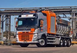 Qualitech Environmental Services have taken delivery of two new Volvo FM Globetrotter 8x4 Tridem rigids, equipped with ADR-certified Disab vacuum tanker bodies 