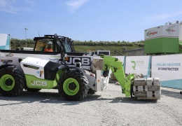 Gallagher Group provided the setting for Lower Thames Crossing’s first successful trial of low-carbon, hydrogen combustion-powered machinery – a JCB 540-180H Loadall