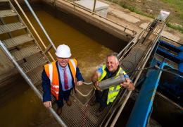 L-R: Bob Borthwick and Peter Scott with a modified 10-micron filter that allows Scott Bros’ wash plant to operate solely using recycled water