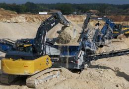 Screening in action – the Mobiscreen MSS 802i Evo and Mobiscreen MS 15 Z track-mounted plants
