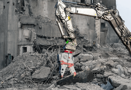 Steelwrist’s SQ automatic couplers are transforming demolition with enhanced safety, efficiency, and productivity.