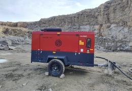 Maa Kripa’s Chicago Pneumatic CPS 550-200 portable air compressor powers drilling and blasting operations in the rugged terrain of Rajasthan, India