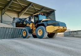 Roger Martin Group’s new L120 Electric wheel loader on hopper-loading duties at SABEVI-Bourgogne Béton 