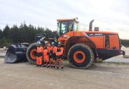 CEMEX team at La Ventrouze in France with the new Doosan DL550-5 wheel loader