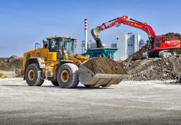 CW Russell invest in new Hyundai HL970A wheel loader and HX300AL excavator 