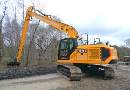 JCB 220X Long Reach excavator
