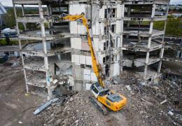 Liebherr R 940 demolition-spec excavator