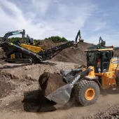 Leedale’s new HD Hyundai HL960A wheel loader in operation at the company’s head office site in Alfreton