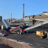 The Titan W800 wheel-mounted mobile truck unloader in operation