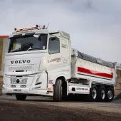 CJ Hurford & Sons have taken delivery of the UK’s first Volvo FH Aero 8x4 Tridem tipper