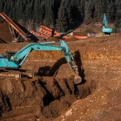 Cross Civils’ Molson-supplied equipment working the sand and gravel deposit next to the river Tay