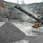 Screencore 365 stockpiler in WBI Baumaschinen livery receiving feed from a primary crusher