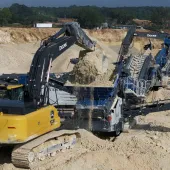 Screening in action – the Mobiscreen MSS 802i Evo and Mobiscreen MS 15 Z track-mounted plants